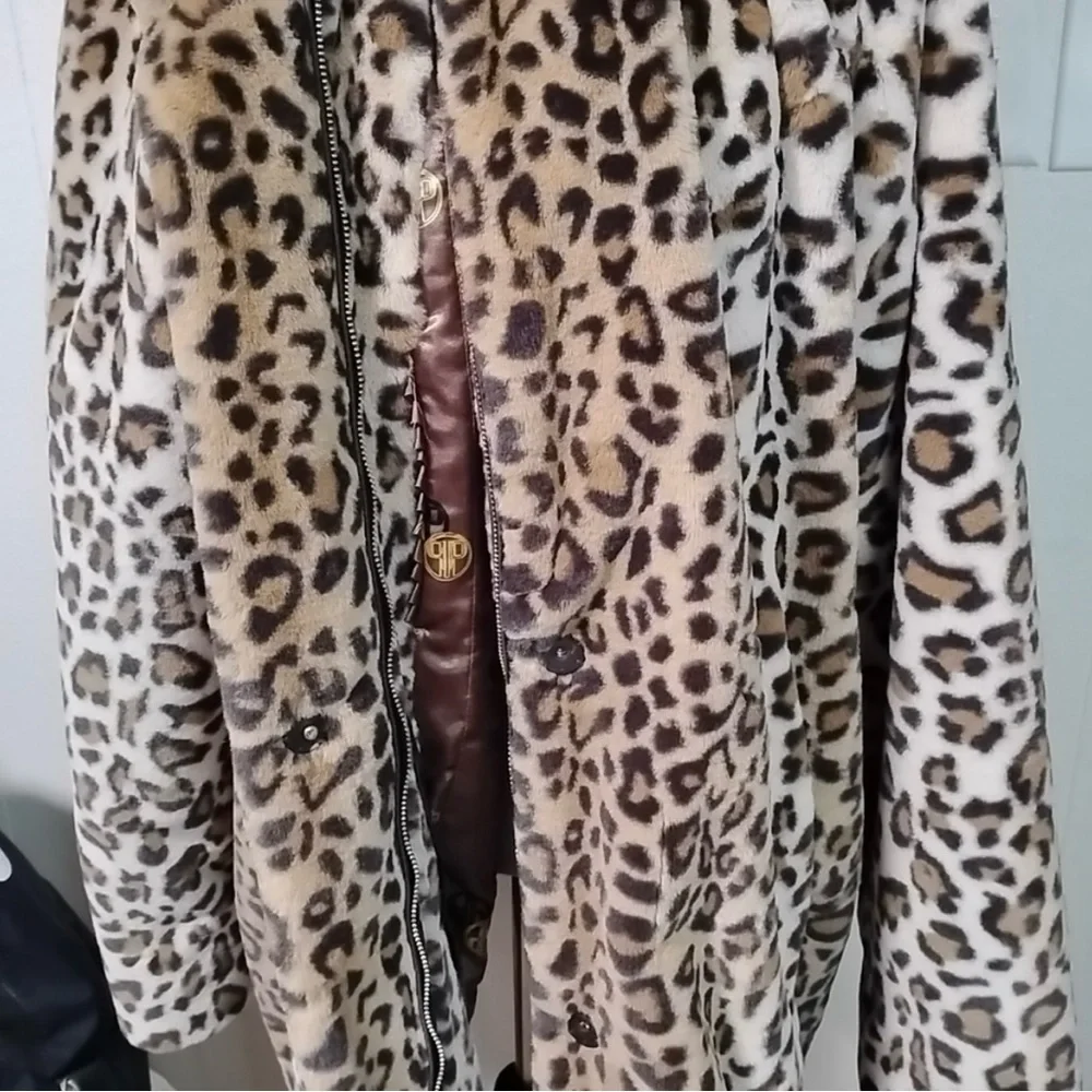Dennis Basso Animal Print Teddy Jacket - Picture 8 of 13